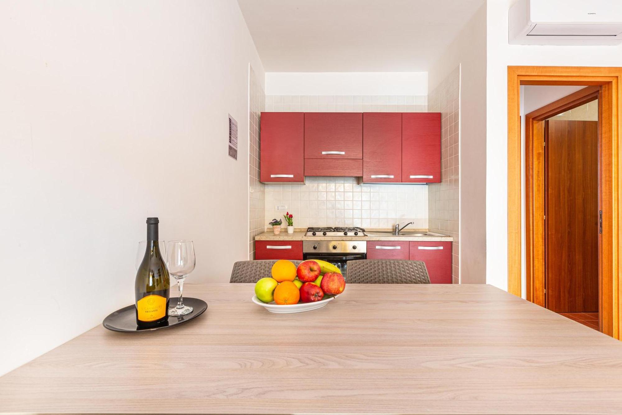 Blusea Beach Apartments San Pietro in Bevagna Eksteriør billede